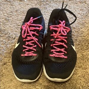 Nike Women's Black and Pink Running Shoes